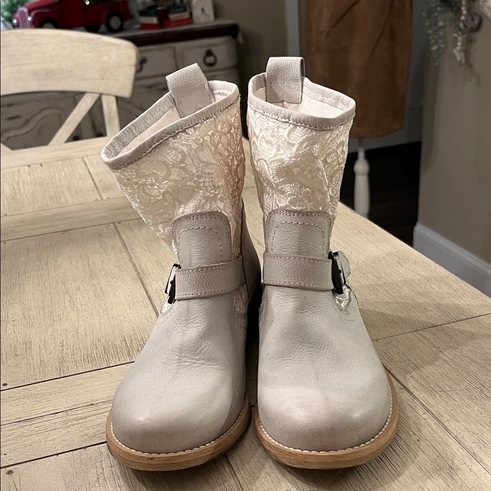 Lolita Milano Women's Light Grey Lace Ankle Boots - Picture 3 of 8